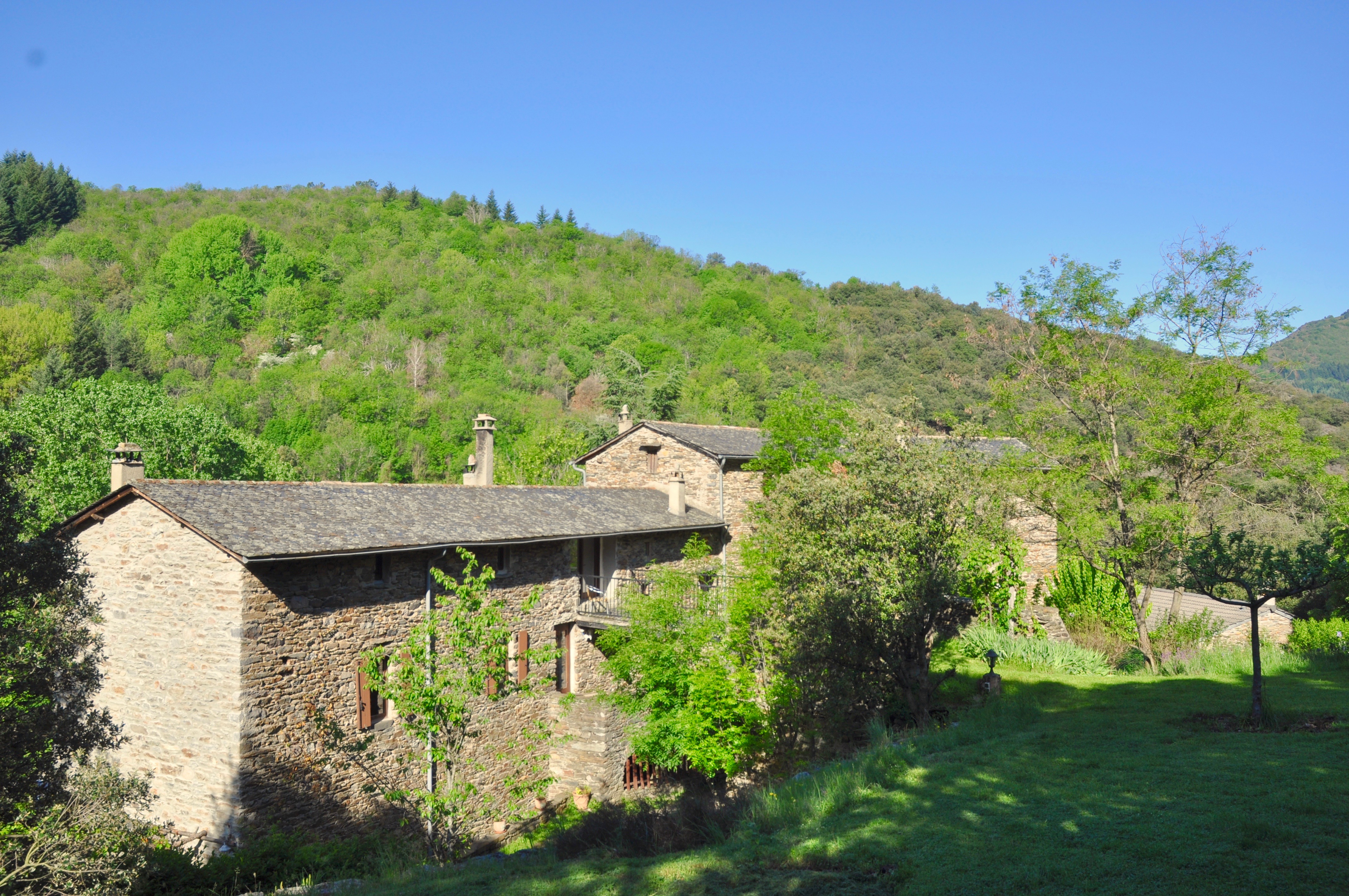 Le Mas vu du Jardin du Loft - Les Gites de Gardoussel